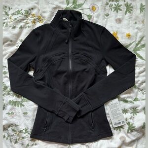*SOLD* BNWT Define Jacket Luon size 4 black lululemon
